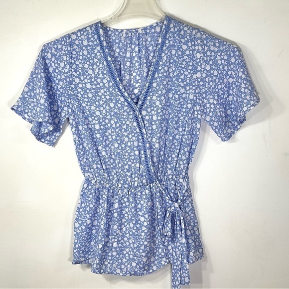 Blue White Floral Peplum Blouse Short Sleeve Coastal Summer Top XS - Picture 2 of 10